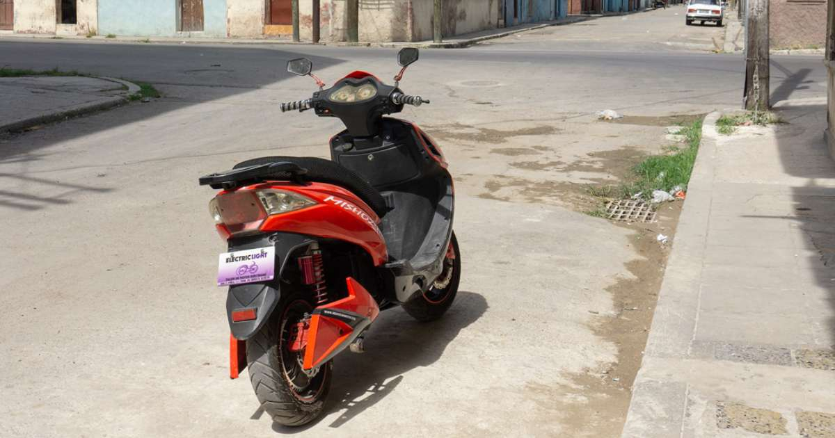 Moto eléctrica en Cuba © CiberCuba