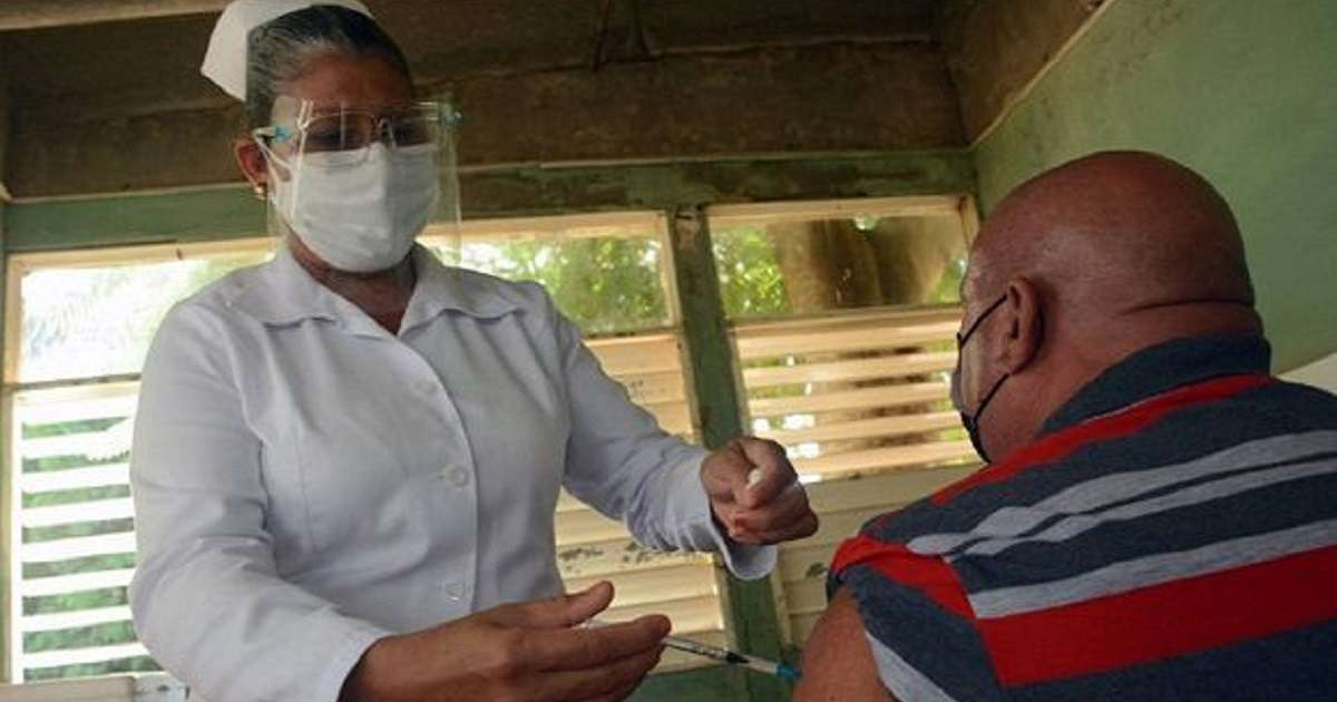 Vacunación contra el coronavirus en Cuba. © Twitter / Mario Fernández Velazquez