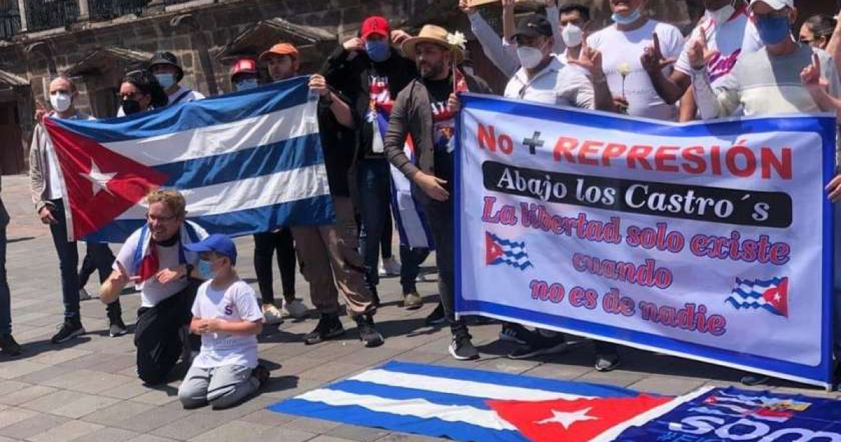 Cubanos en Ecuador protestan contra la dictadura castrista (Imagen referencial) © Adalberto R. Mesa Duarte / Facebook
