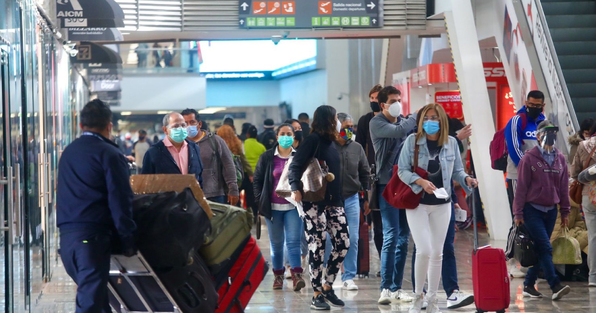 Viajeros en un aeropuerto (imagen de referencia) © Agencia Reforma
