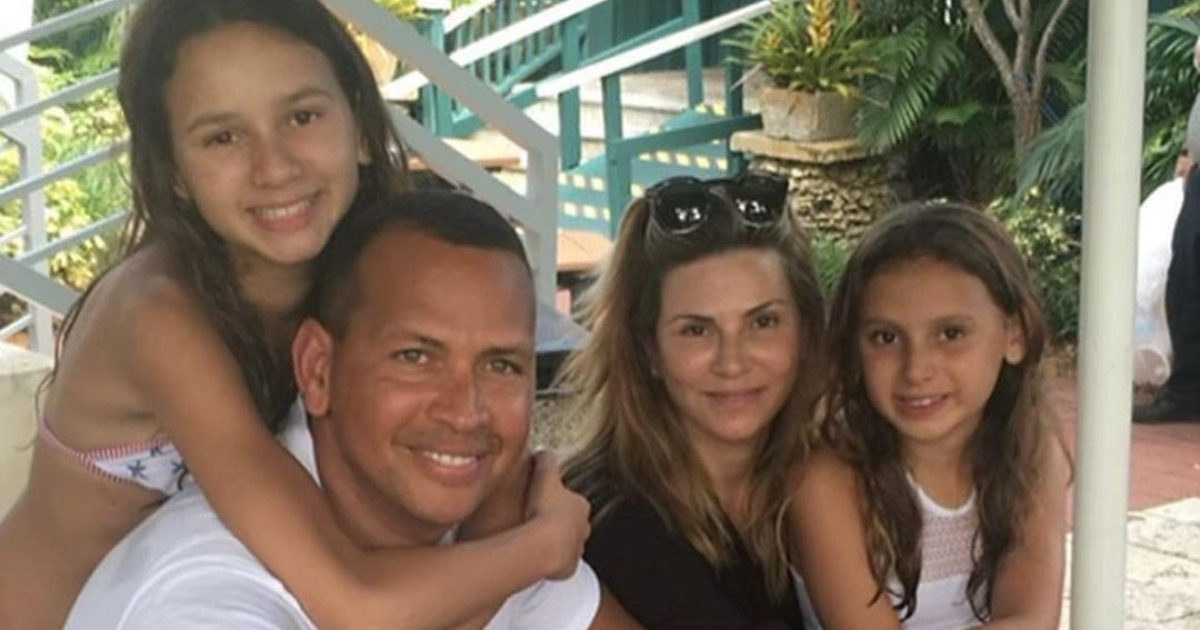 Alex Rodriguez con su ex Cynthia Scurtis y sus hijas Ella y Natasha © Instagram / Alex Rodriguez