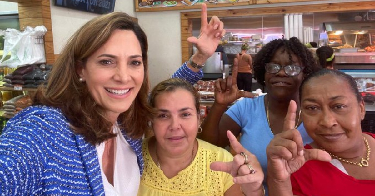 María Elvira Salazar junto a cubanas residentes en EE. UU. © Twitter / María Elvira Salazar