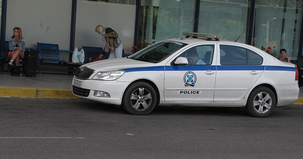 Patrulla de policía en aeropuerto de Corfu, Grecia (imagen de referencia) © Wikimedia Commons/ Luc Coekaerts
