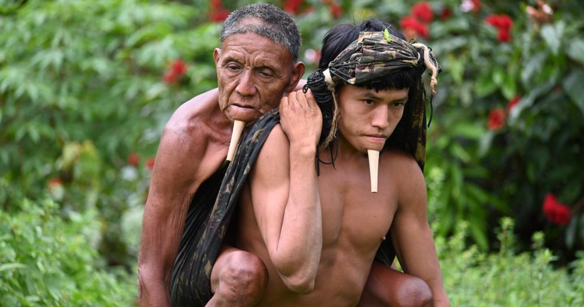 Padre e hijo atraviesan la Amazonia © Instagram / Erik Jennings