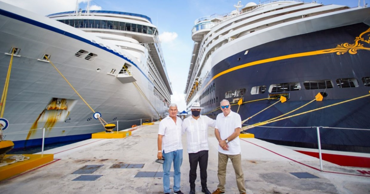 Empresarios de la naviera española Atlantic International Cruises S.L. durante reunión en Cozumel © Cozumel.gob.mx
