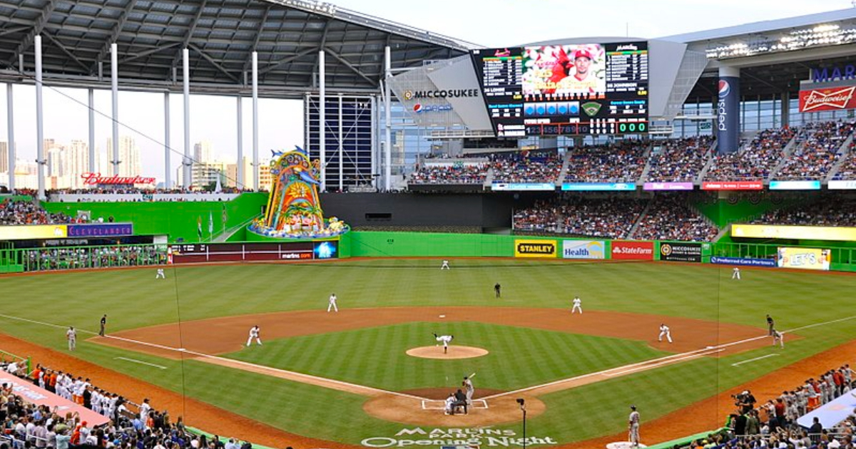Estadio LoanDepot Park, sede de los Marlins de Miami © Roberto Coquis/ Wikimedia Commons