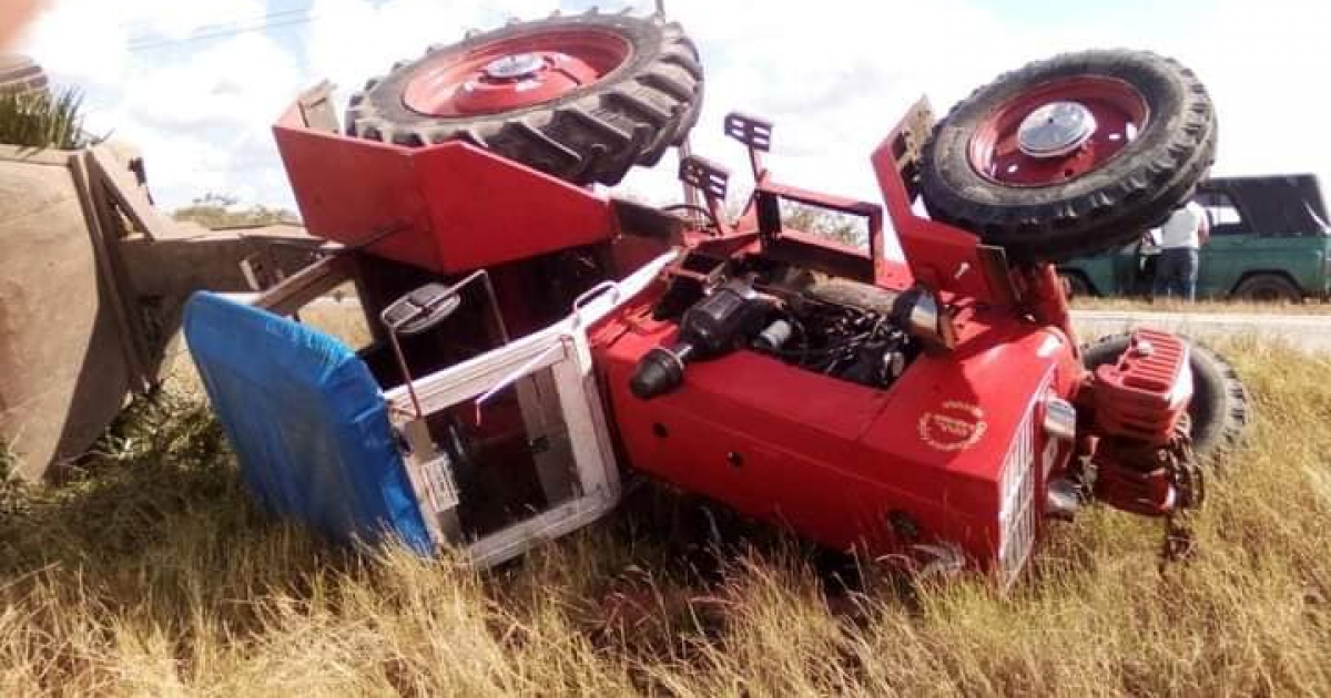 Tractor que se volcó © Facebook/TeleCristal
