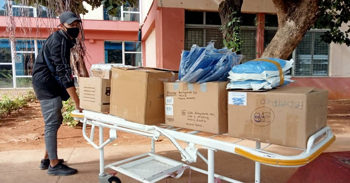 Recepción de donación de alimentos para la sala oncológica del Hospital Pediátrico de Marianao © Facebook / Leisam Rubio