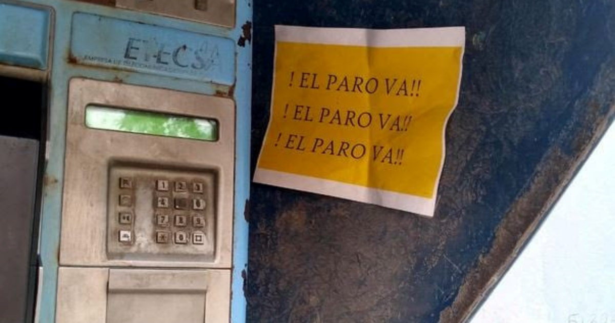 Cartel convocando al paro que apareció junto a una cabina telefónica en Cuba © Facebook/Directorio