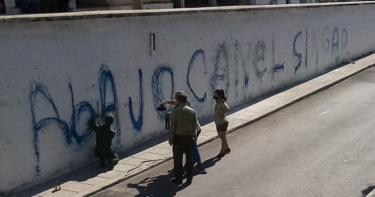 Muro en el barrio de Santos Suárez donde apareció escrito "Abajo Canel Singao" © Twitter/ElRuso
