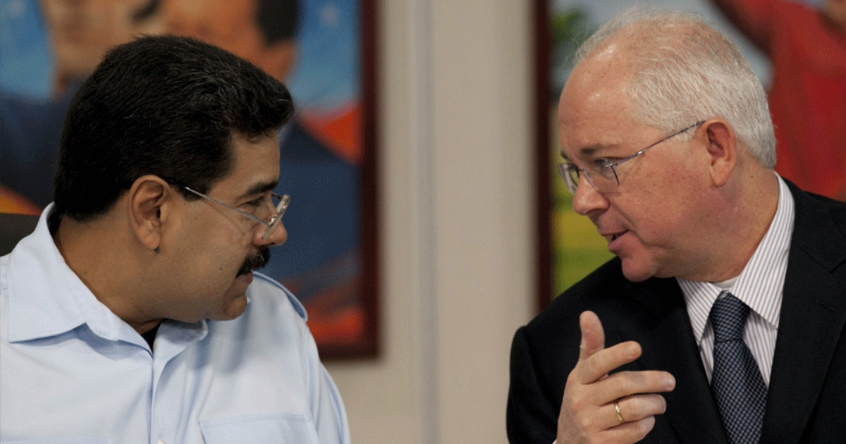 Nicolás Maduro junto a Rafael Ramírez antes de que fuera destituido © Twitter/Prensa Presidencial