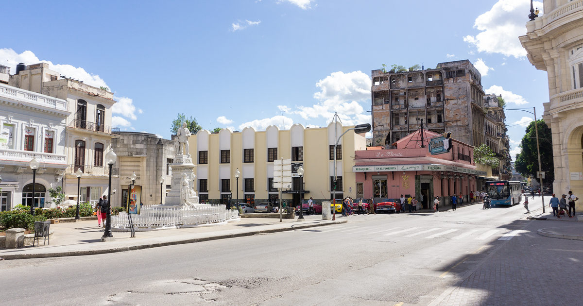 Calle Egido. Plaza Albear. Restaurante Floridita (Imagen de referencia) © CiberCuba
