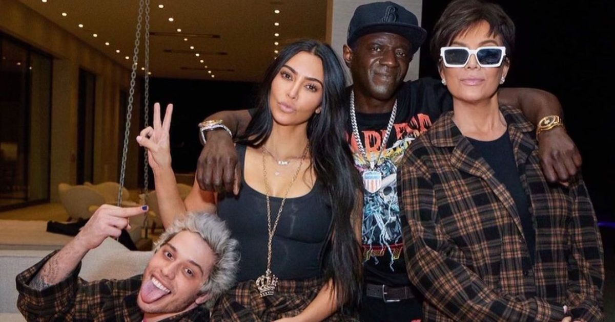 Kim Kardashian y Pete Davidson junto a Flavor Flav y Kris Jenner © Instagram / flavorflavofficial