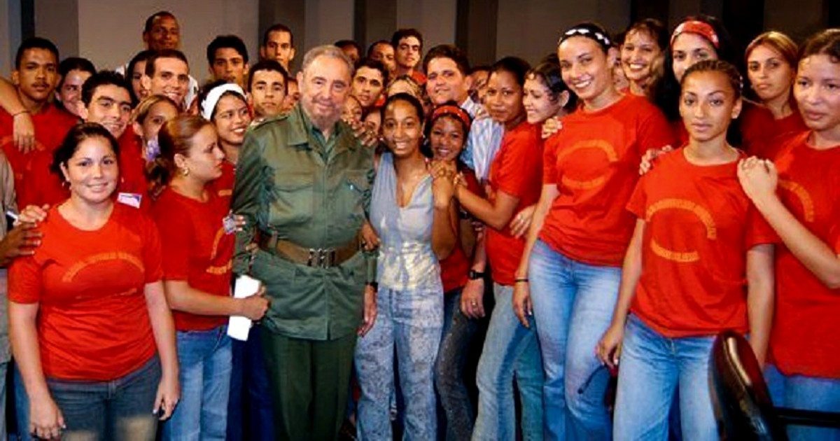 Trabajadores sociales con Fidel Castro © Cubadebate / Ismael Francisco