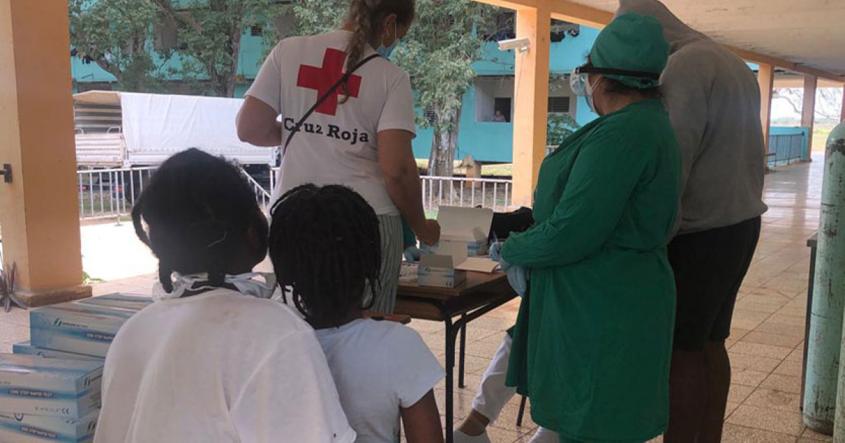 Cruz Roja socorre a haitianos que recalaron en Cuba. © Invasor/Katia Siberia