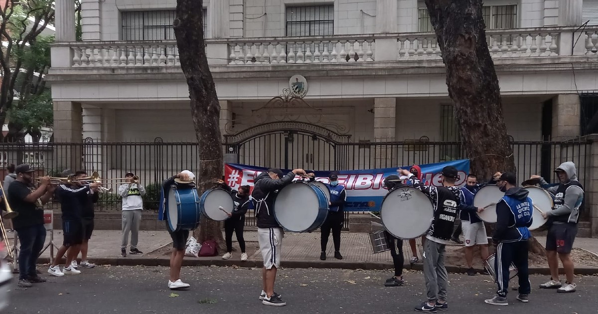 Banda de músicos argentinos contratada por los diplomáticos cubanos © Twitter / Embajada de Cuba en Argentina