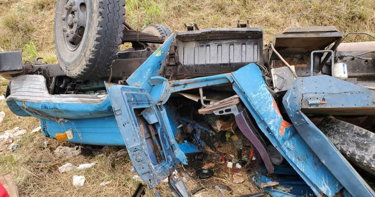 Camión destrozado en la Carretera Central © ACCIDENTES BUSES & CAMIONES por más experiencia y menos víctimas!’ / Facebook / Edel Hidalgo