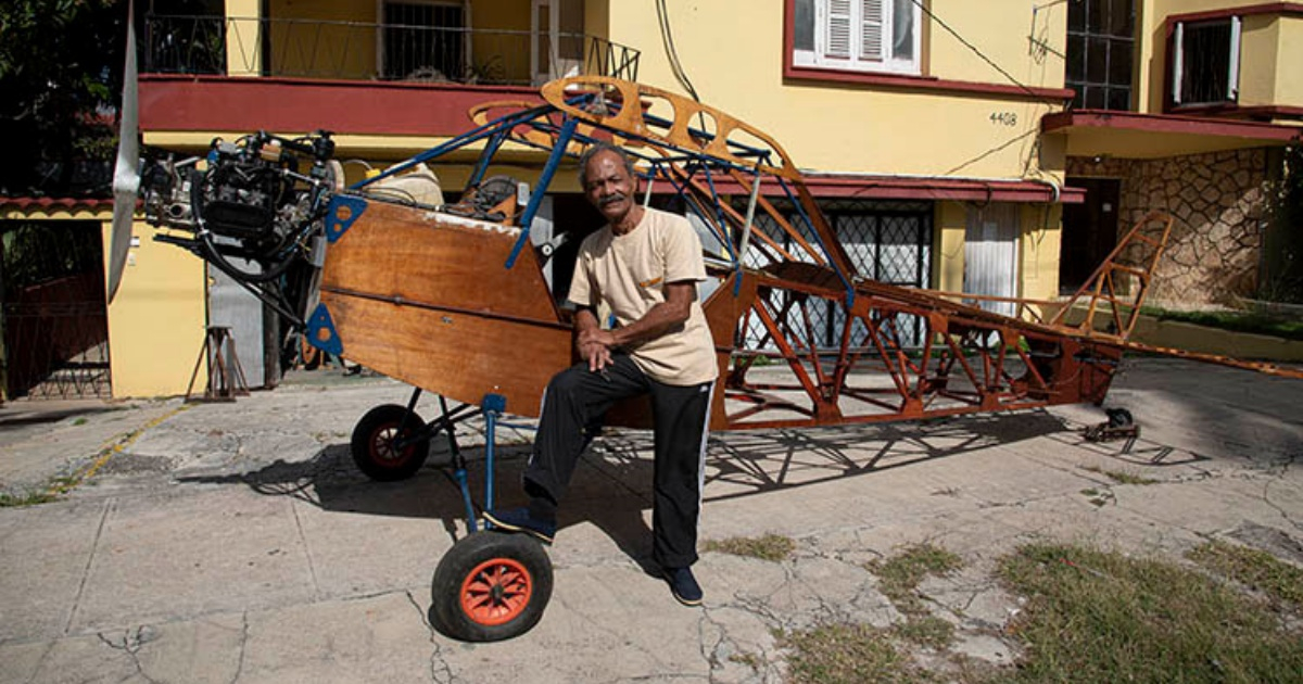 Avioneta AR-9 biplaza inventada por un ingeniero cubano © Prensa Latina/ Panchito González