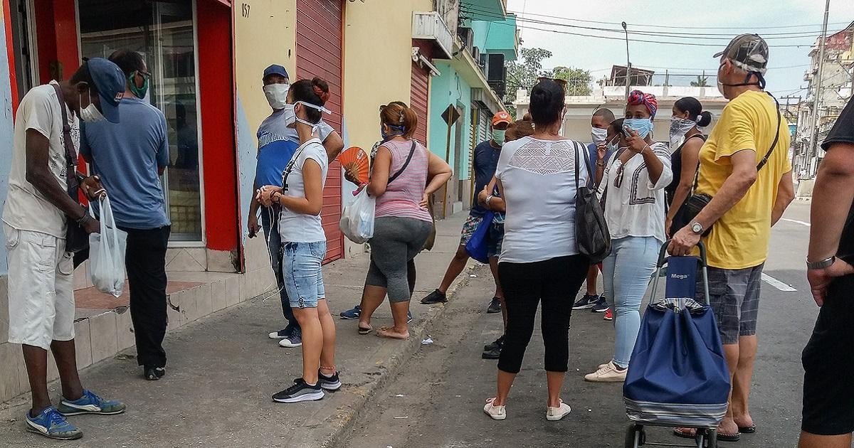 Cola en La Habana (imagen de referencia) © CiberCuba