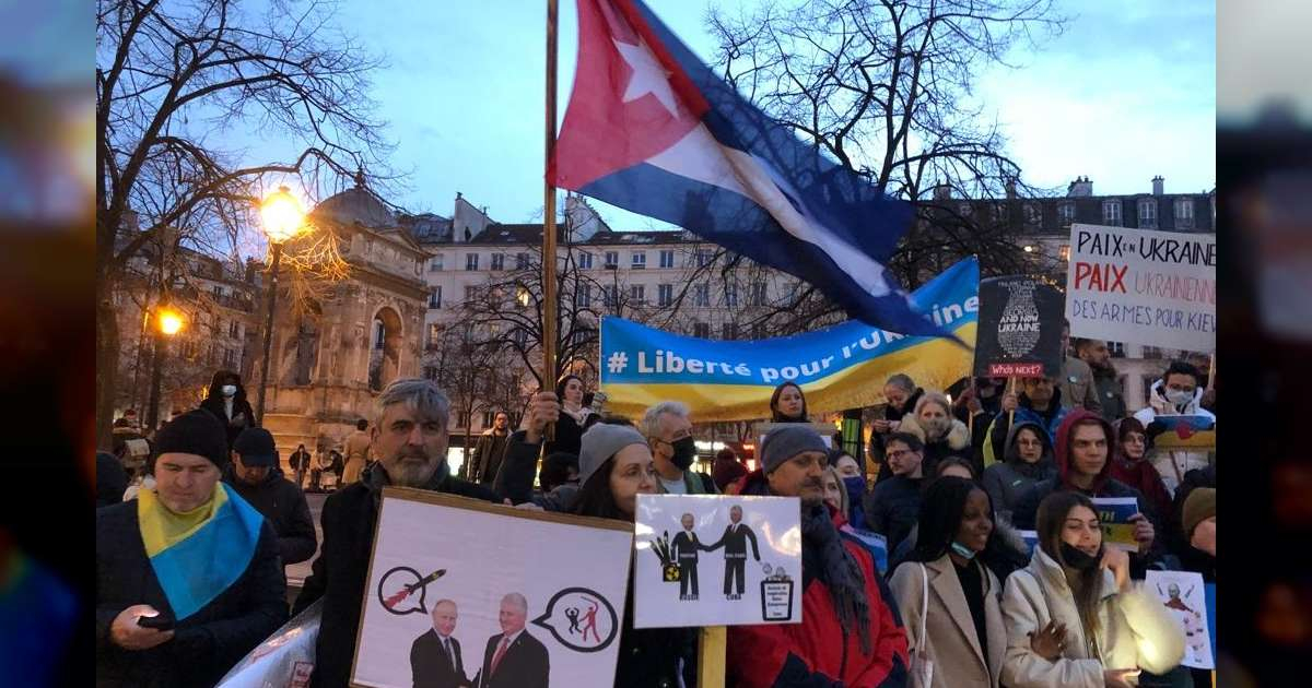 Manifestación de cubanos en París © CiberCuba