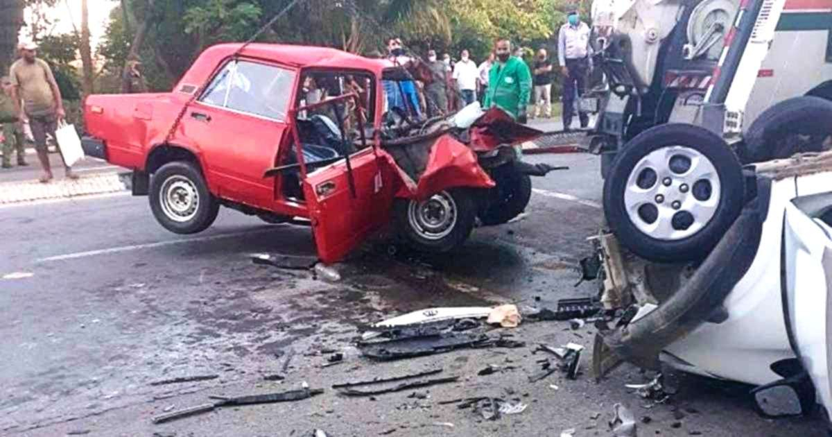 Accidente de tránsito en Cienfuegos (imagen de referencia) © Facebook / ACCIDENTES BUSES & CAMIONES por más experiencia y menos víctimas