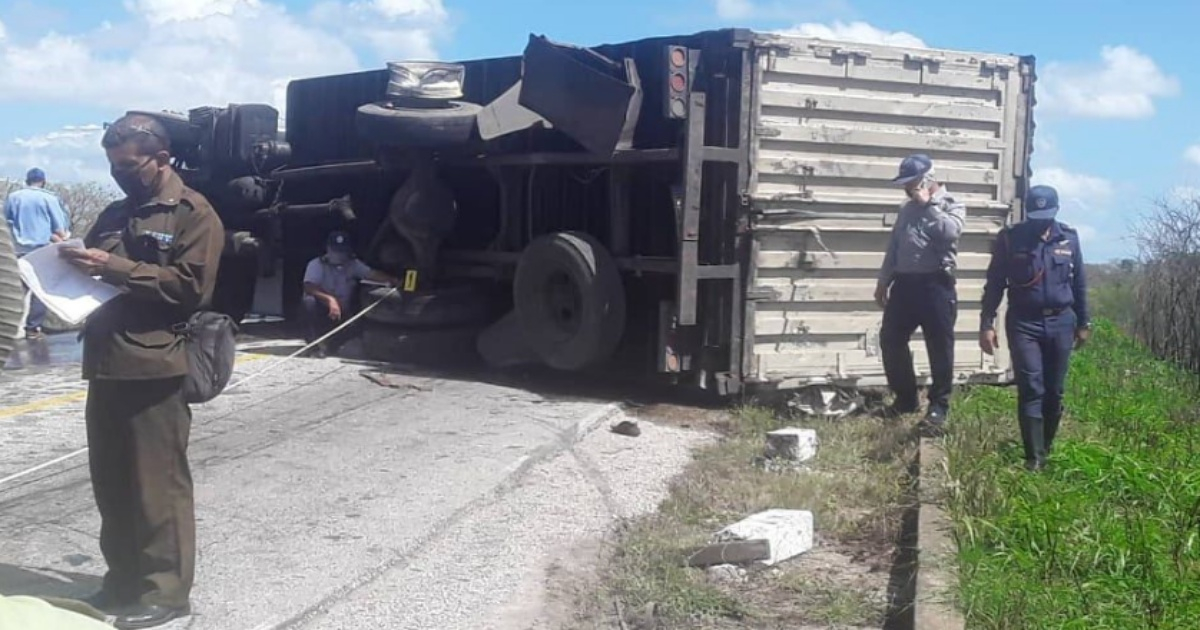 Accidente en tramo de la Carretera Central que pasa por Jimaguayú © Facebook/Radio Cadena Agramonte/Roxana García Domínguez