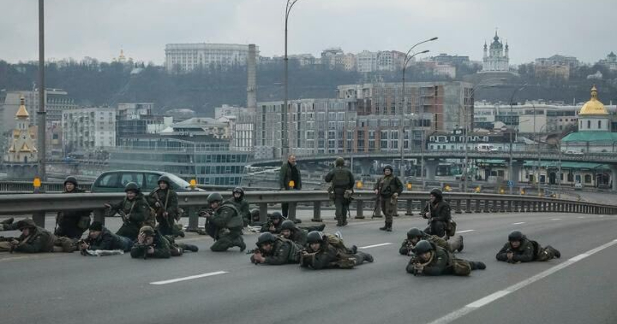 Kiev se prepara para repeler ataque ruso © Twitter / NEXTA