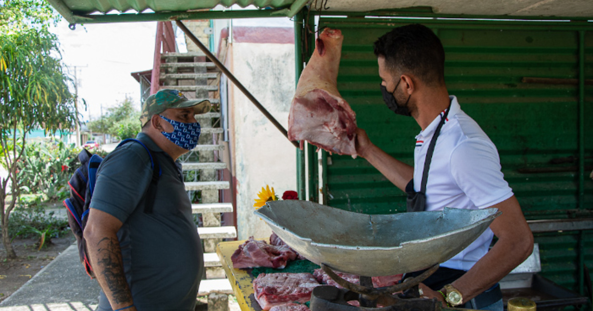 Venta de carne de cerdo en Camagüey © Adelante/ Leandro Pérez Pérez