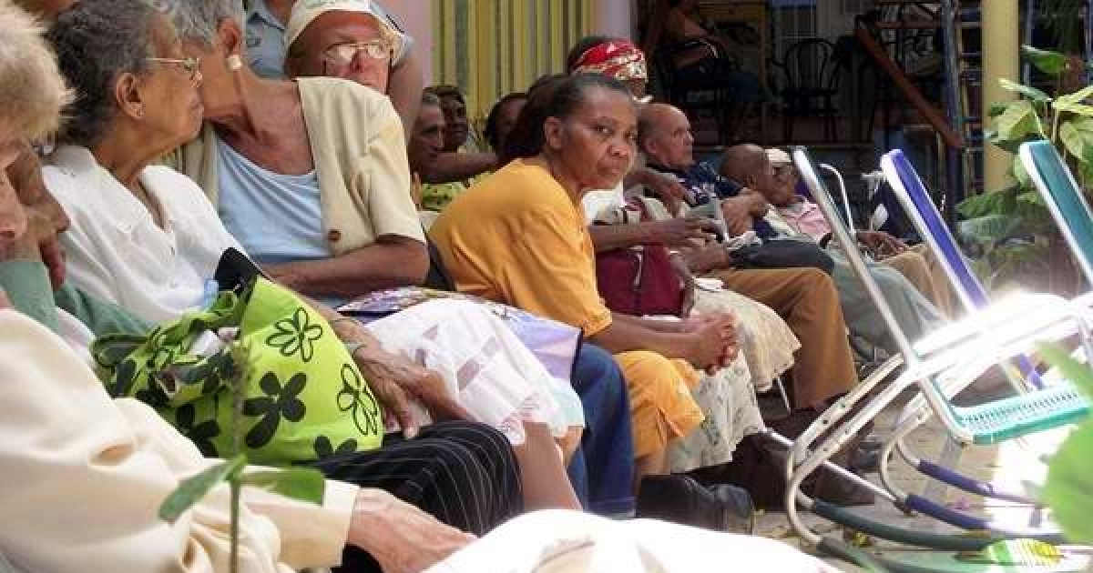 Rentner in Kuba | Bildquelle: https://www.cibercuba.com/noticias/2022-03-06-u1-e208227-s27061-al-menos-800-mil-jubilados-cuba-cobran-monto-minimo-pension © Radio Rebede | Bilder sind in der Regel urheberrechtlich geschützt
