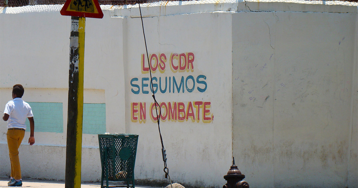 Eslogan castrista en esquina cubana © CiberCuba