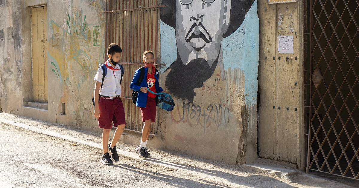 Niños cubanos regresan de la escuela (imagen de referencia) © CiberCuba