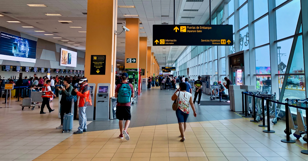Aeropuerto Internacional Jorge Chávez de Lima © Flickr / F Delventhal 