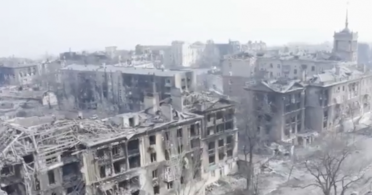 Destrucción en ciudad Mariúpol tras invasión rusa © Twitter / @kikollan