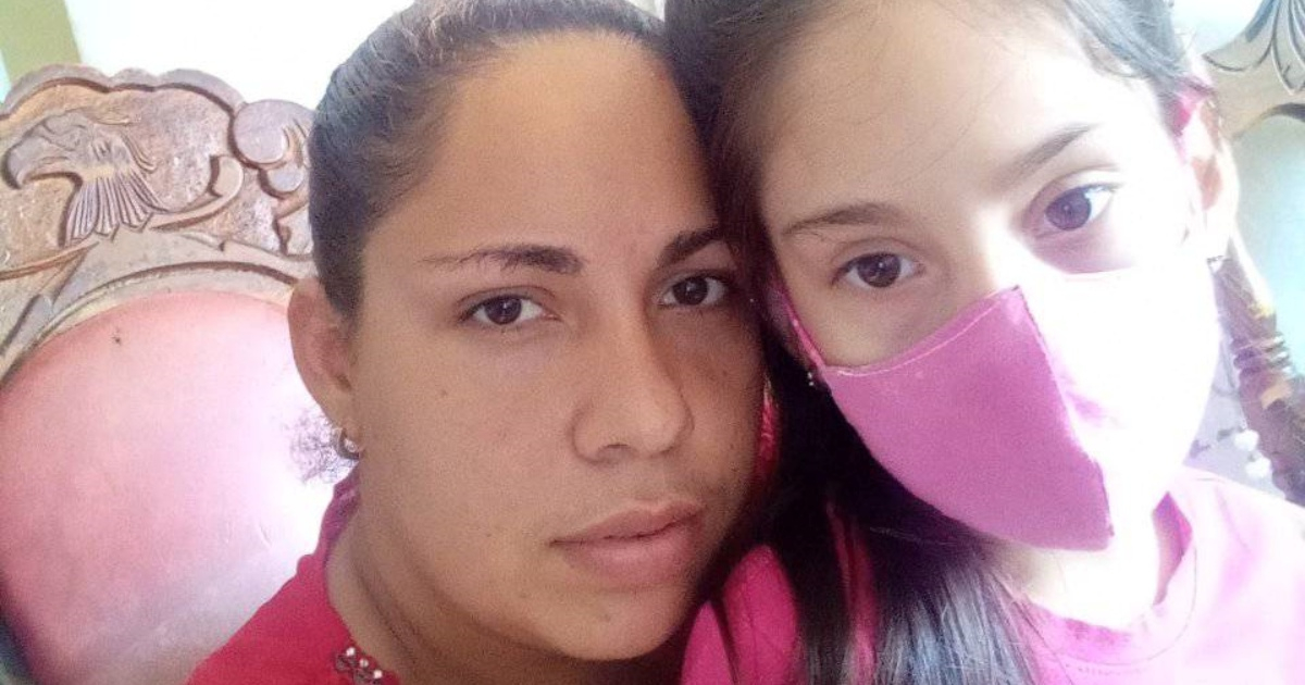 Layra Rodríguez junto a su hija © Facebook/Layra Rodríguez