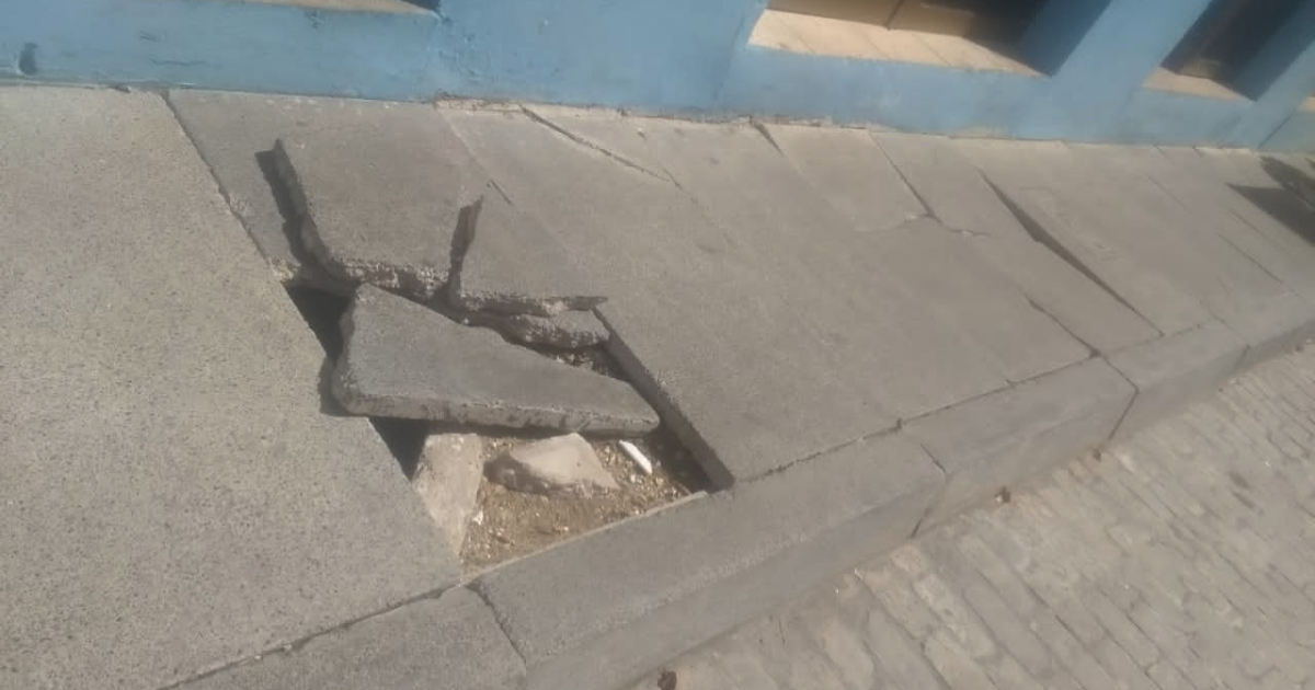 Deterioro de las aceras en Matanzas © Facebook/ Periódico Girón