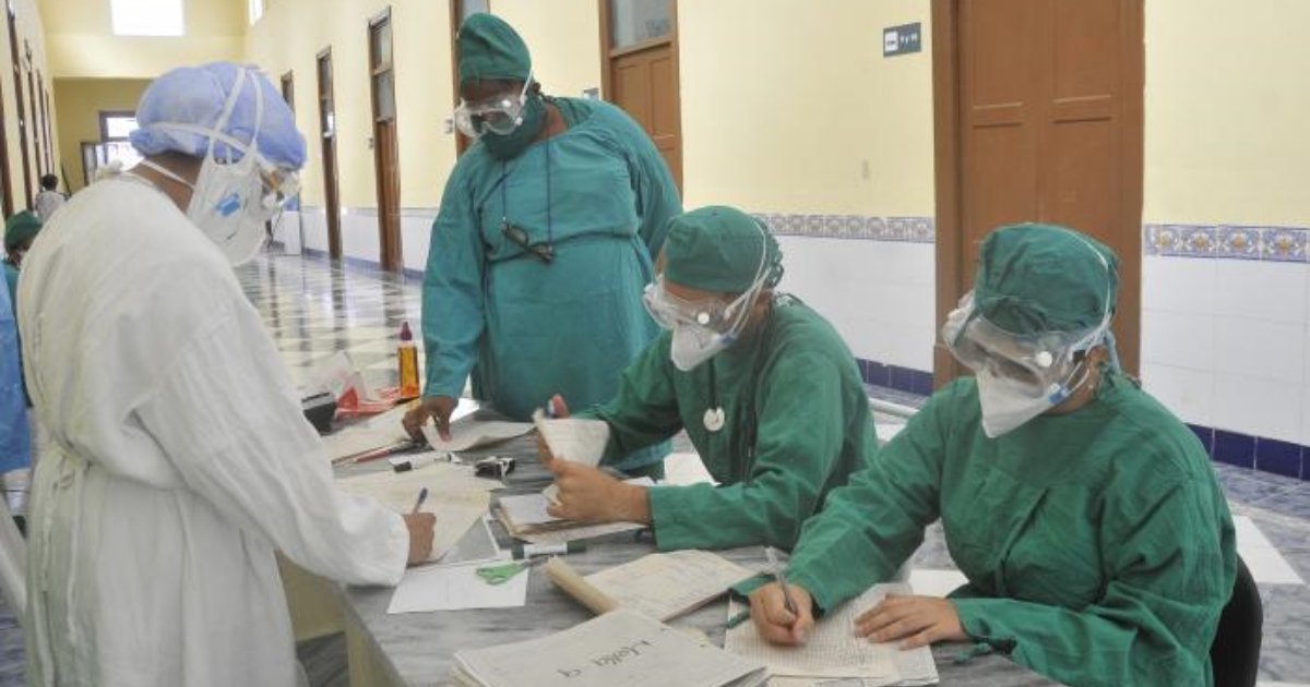 Trabajadores de la Salud Pública en Cuba © Granma / Ismael Batista Ramírez