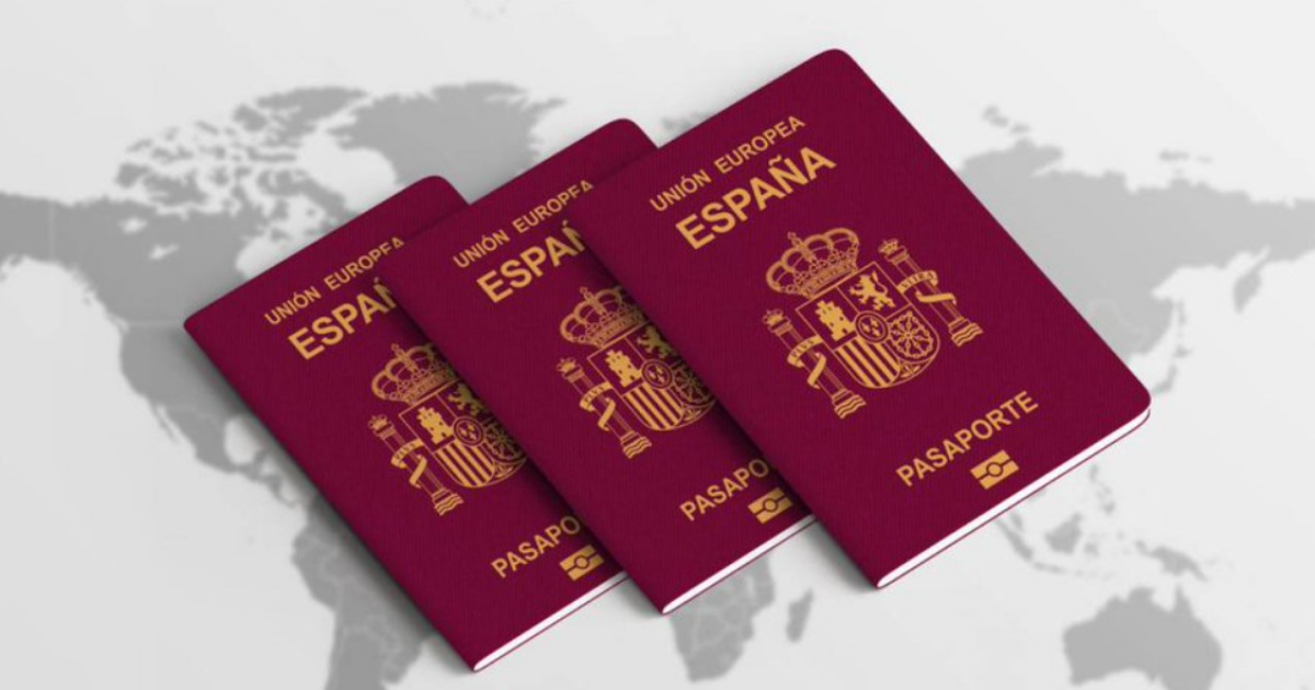 Pasaportes españoles © Twitter/Consulado de España en Cuba