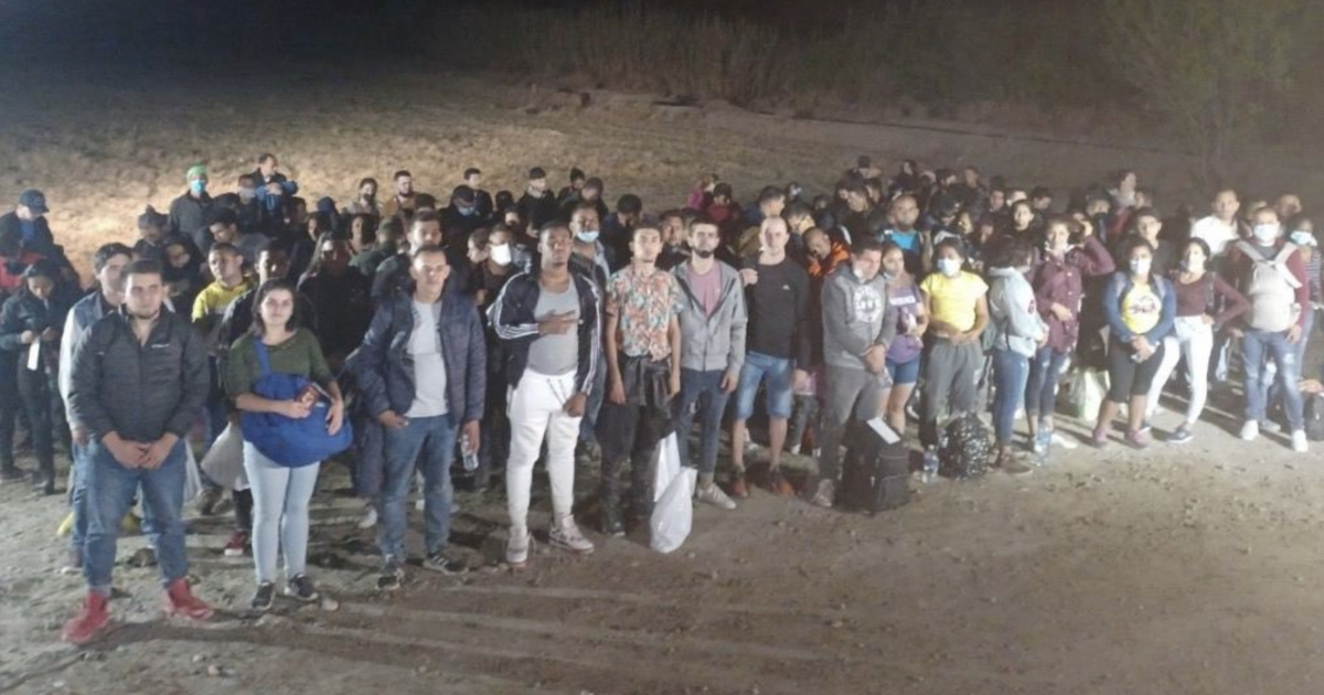 Migrantes detenidos en Texas © Twitter / @USBPChiefDRT
