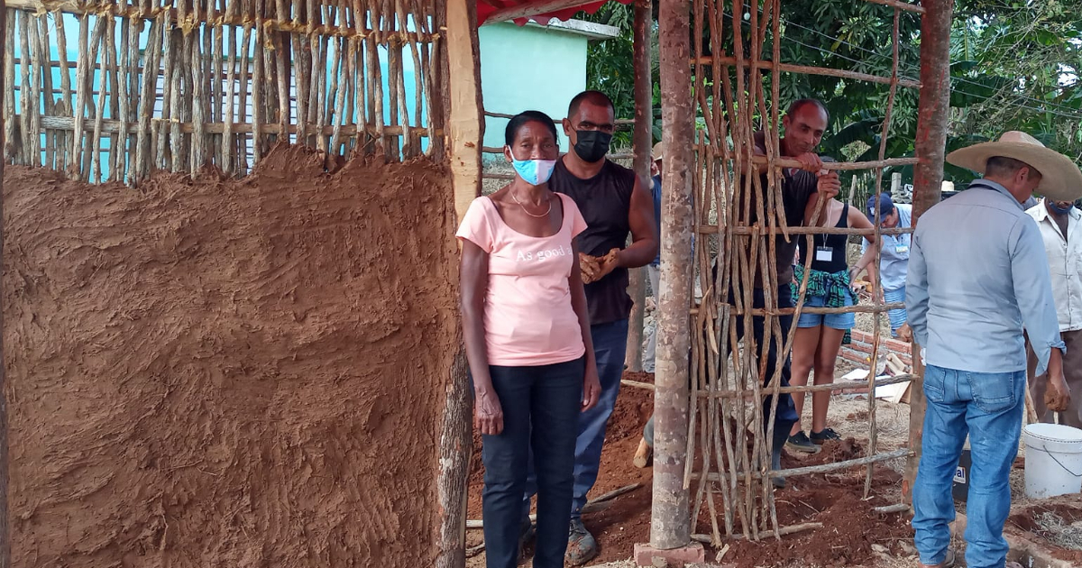 Solución a crisis de vivienda en Cuba: Casas de barro para personas  necesitadas en Trinidad