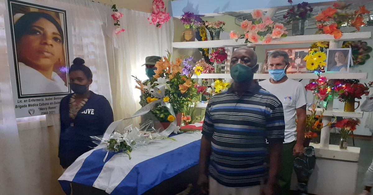 Despedida de duelo de Isabel Bencomo Blens, efermera cubana fallecida en Guinea Ecuatorial © Facebook / Anay Santos