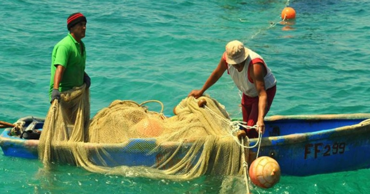 Pescadores en Santiago de Cuba © Sierra Maestra
