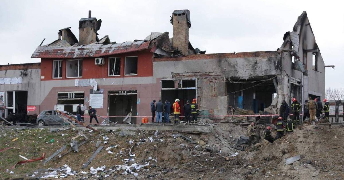 Estación de servicio atacada por los rusos en Leópolis, Ucrania © Twitter / ТРУХА English