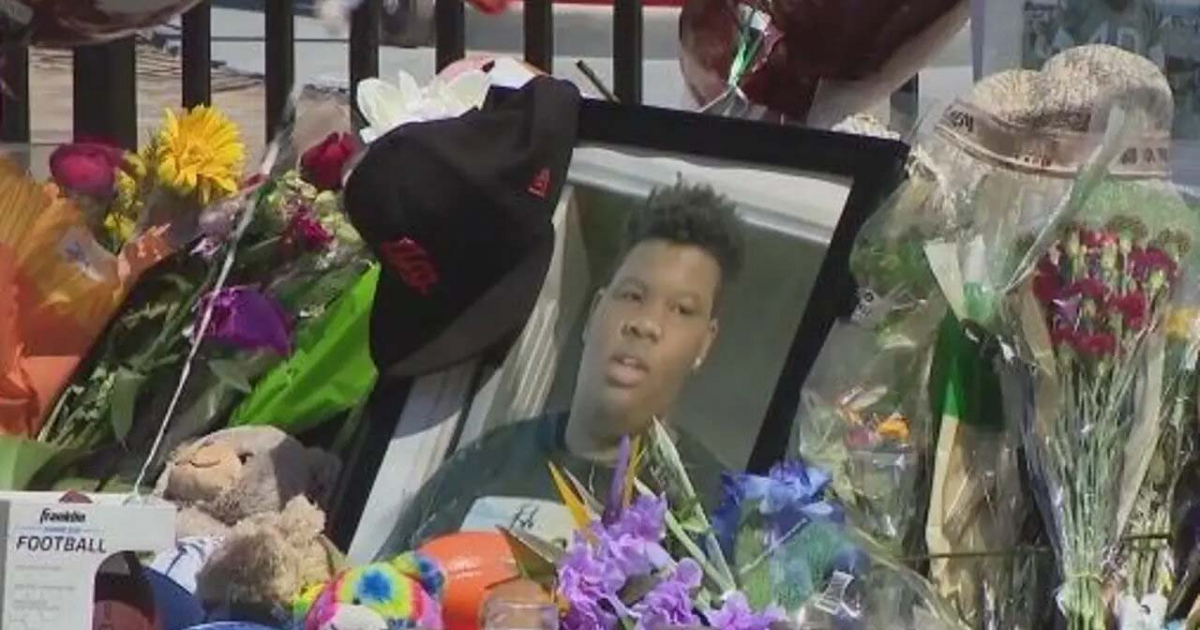 Un memorial dedicado a Tyre Sampson © Captura de video FOX Orlando