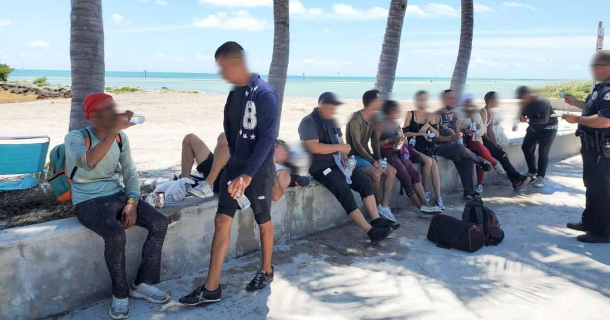 Balseros cubanos detenidos en Cayo Hueso © Twitter / USBPChiefMIP