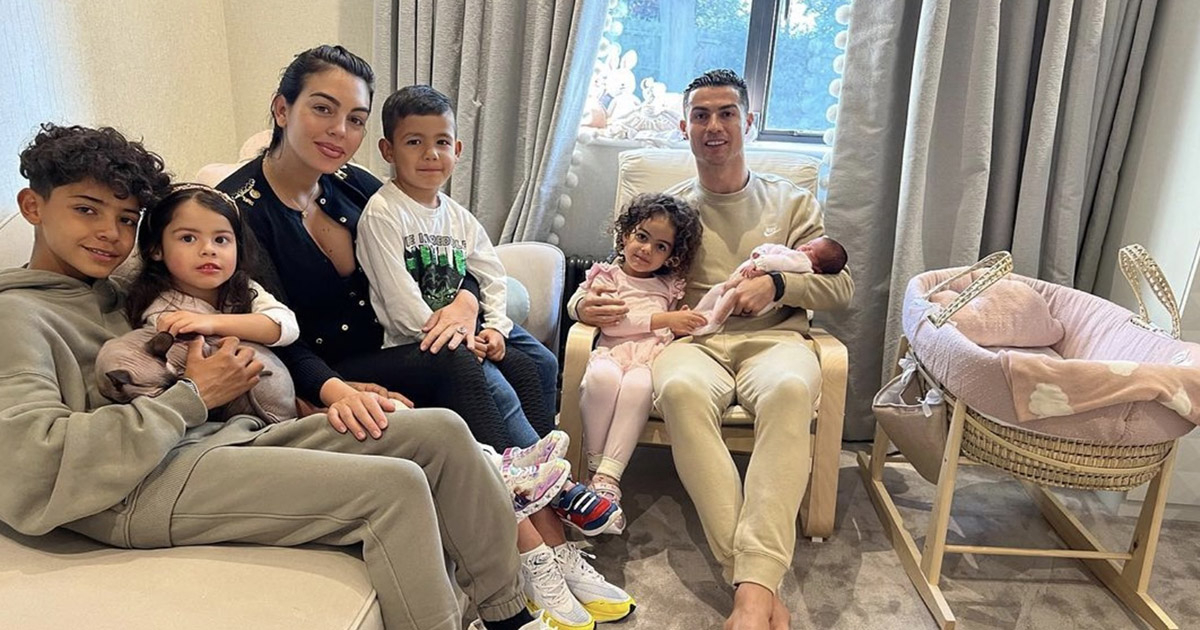 Cristiano Ronaldo y Georgina Rodríguez junto a sus hijos © Instagram del futbolista