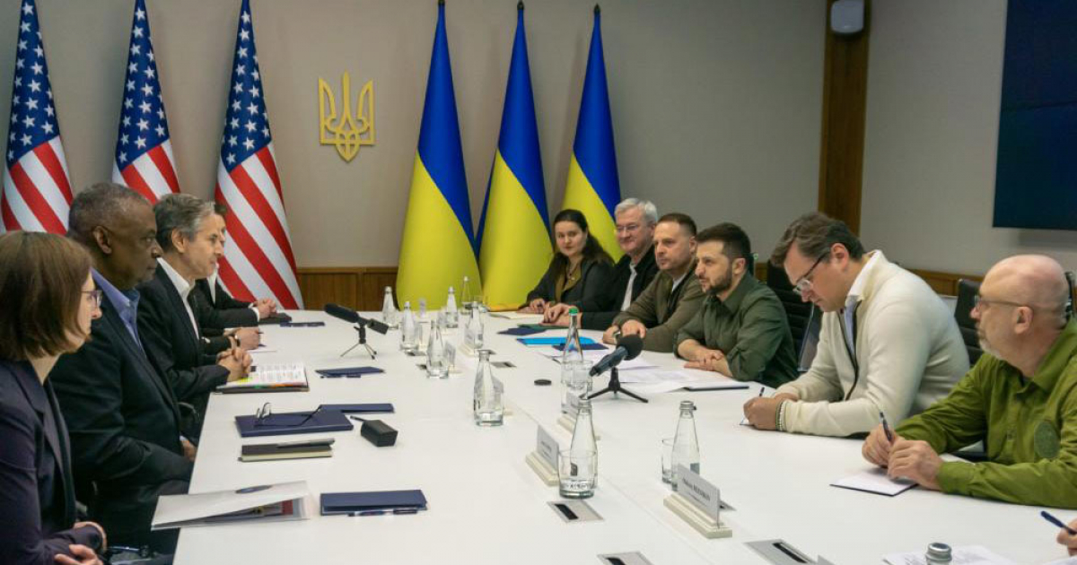 Presidente ucraniano Volodímir Zelenski con el secretario de Estado de EE.UU. Antony Blinken y el secretario de Defensa Lloyd Austin © Twitter/Lloyd Austin