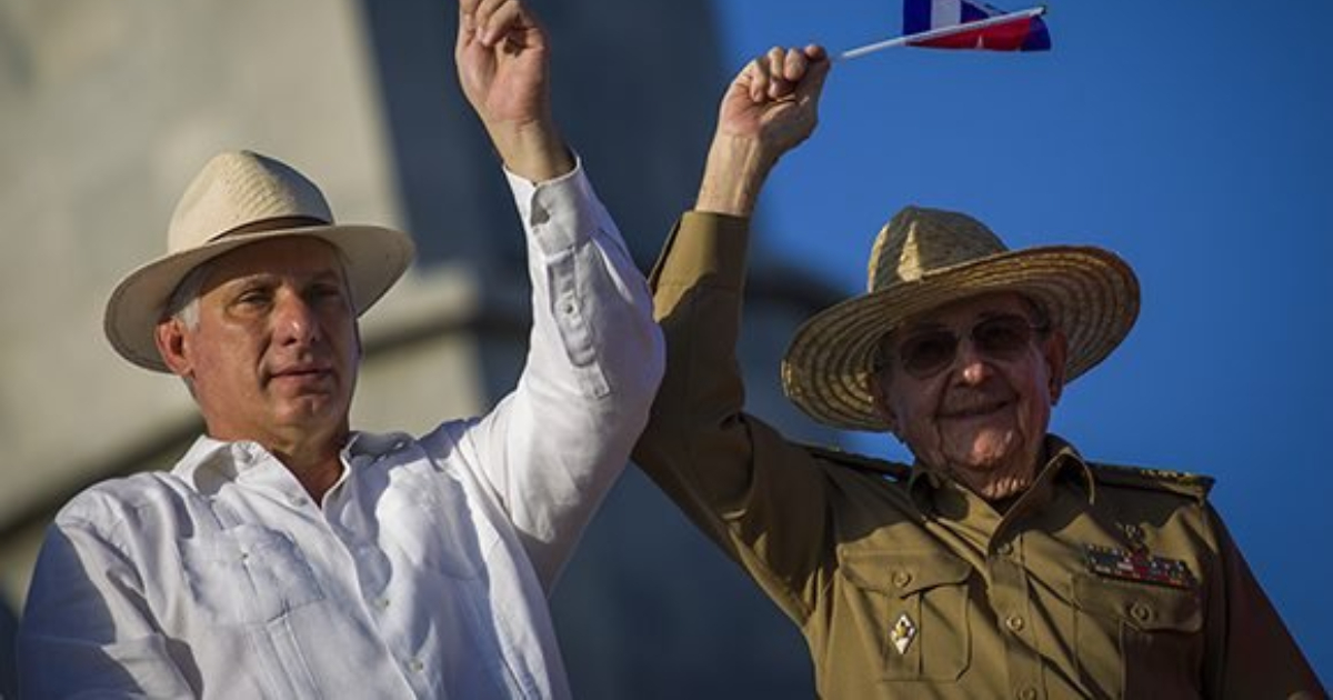 Miguel Díaz-Canel y Raúl Castro en marcha del 2019 © Cubadebate / Irene Pérez