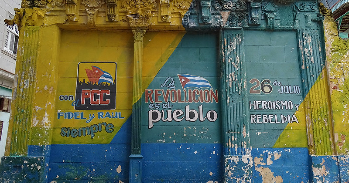 Propaganda caudillista en inmueble de La Habana © CiberCuba