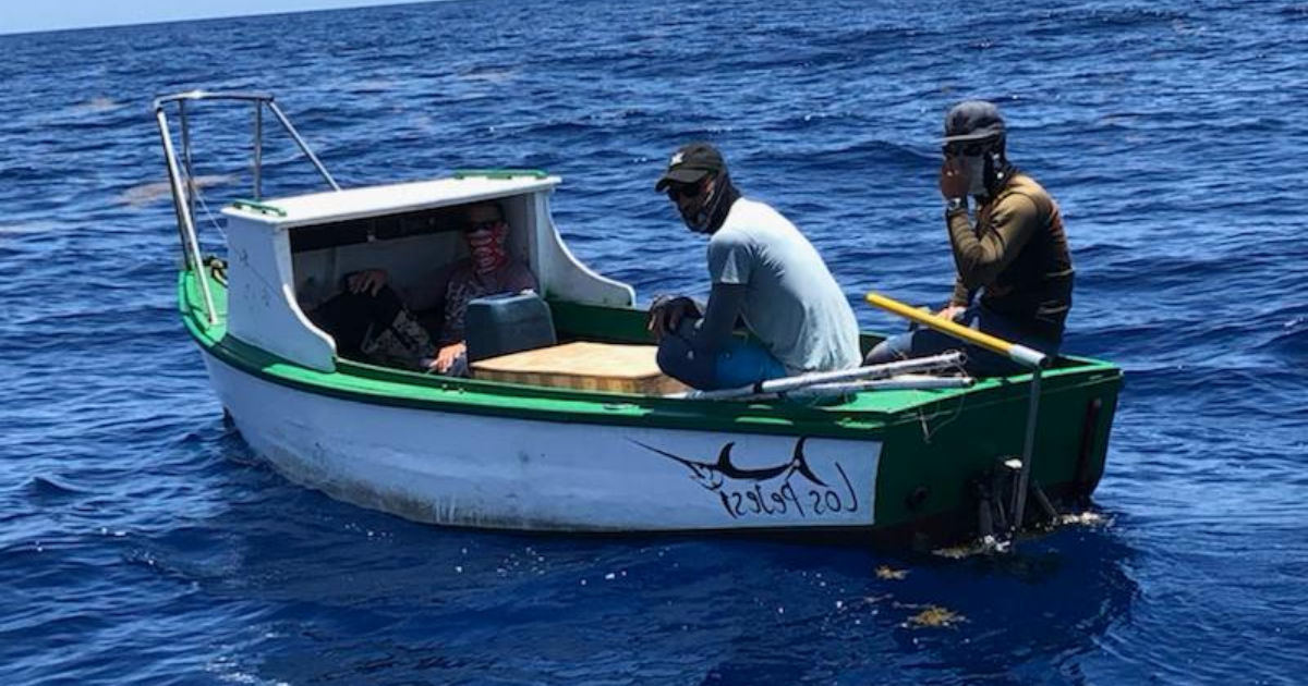 Cubanos interceptados por la Guardia Costera © Twitter / USCGSoutheast