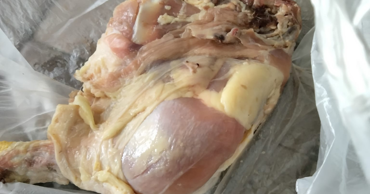 Posta de pollo que el gobierno vendió a una embarazada cubana © Facebook/ Jennifer Roque